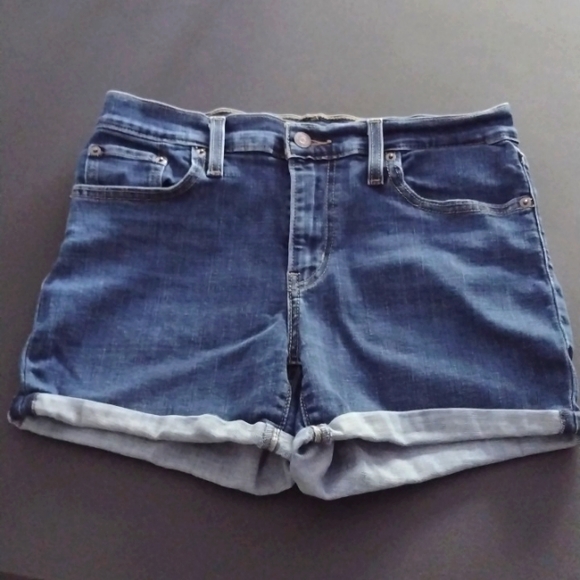 Levi's mid length shorts - Picture 1 of 5